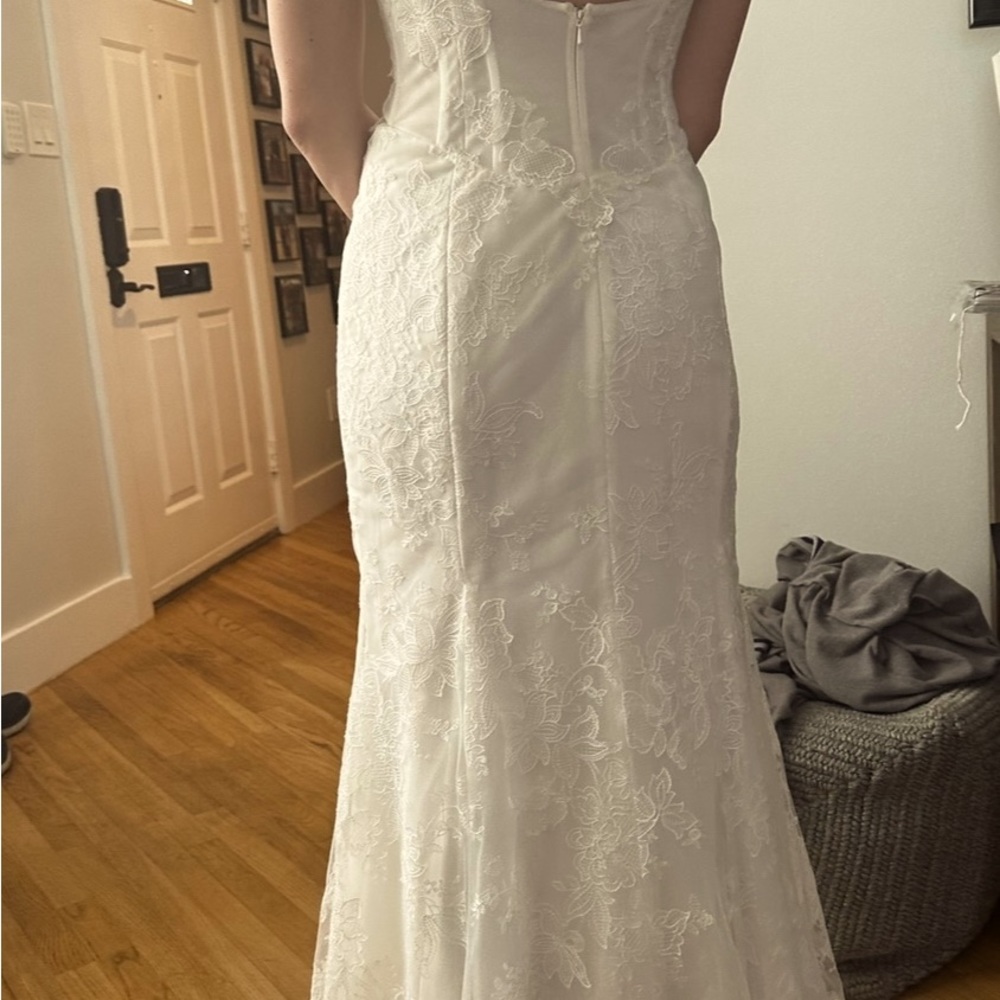 Wedding dress! Ines di santo!! Super classy and chic, like new!